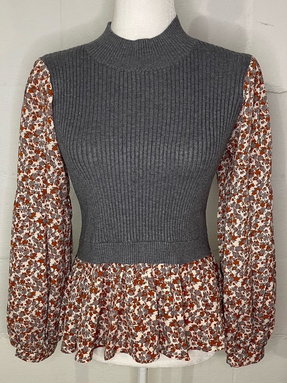 THML Gray Ribbed Bodice Floral Peplum Top with Rust and Cream Sleeves